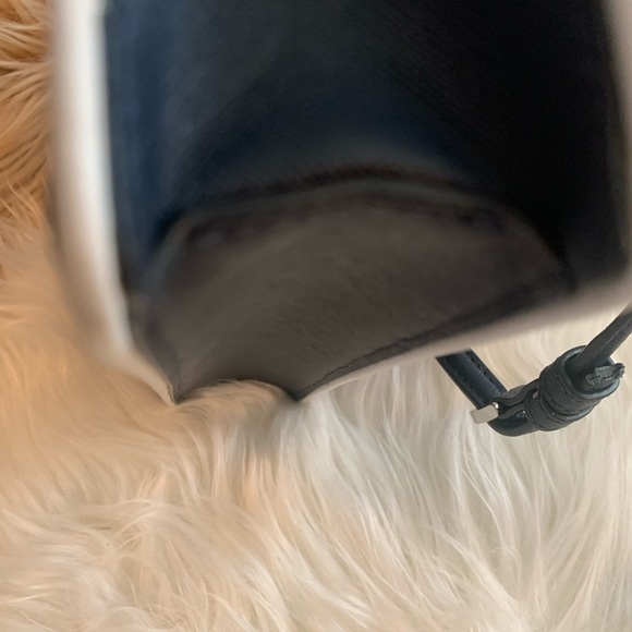 KATE SPADE BLUE AND WHITE BAG. - Picture 5 of 5